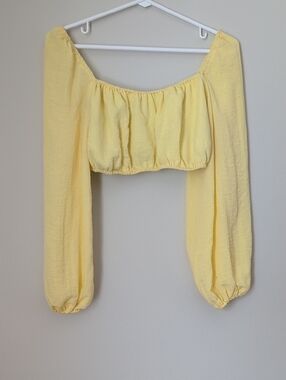 KOURT Kardashian Butter Yellow Crop